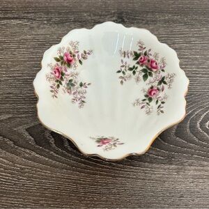 Vintage Royal Albert fine bone china lavender rose shell plate bowl dish